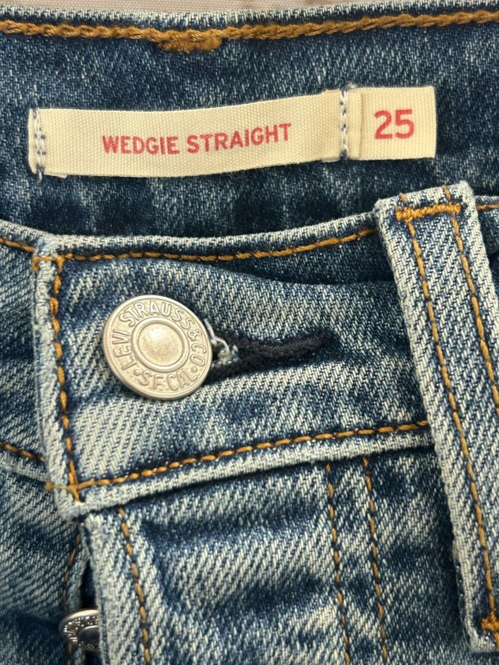 Levi’s Womens Wedgie Straight Jeans Size 25 Blue Medium Wash Button Fly Denim - Picture 5 of 6